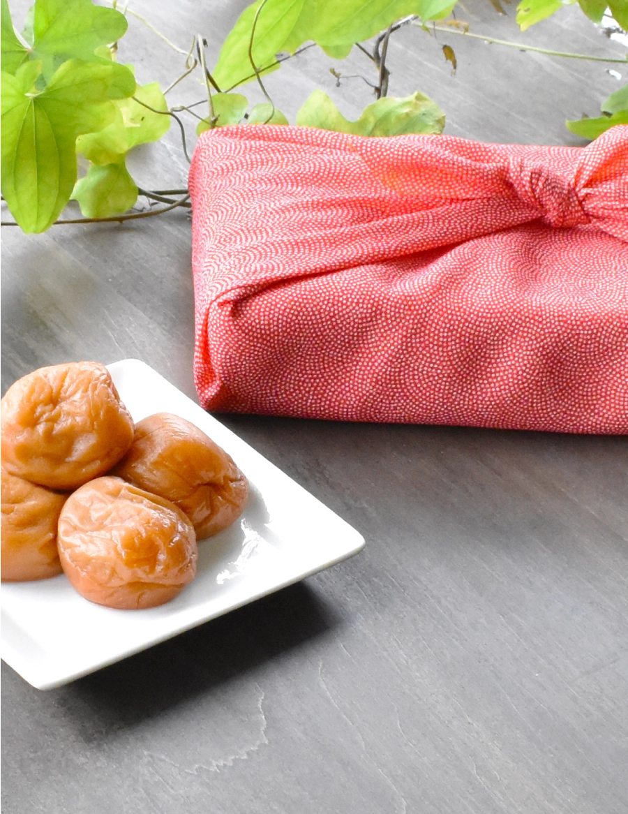 梅干しと風呂敷の背景画像